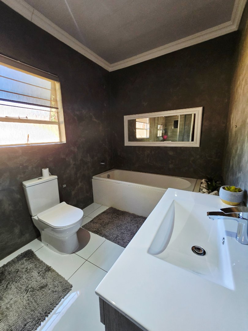 4 Bedroom Property for Sale in Wilkoppies North West